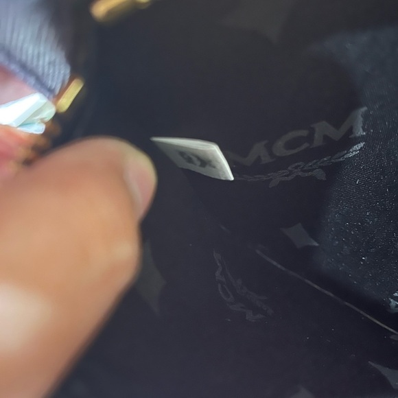 MCM BLACK SAFFIANO LEATHER TOTE WITH POUCH - Picture 13 of 16